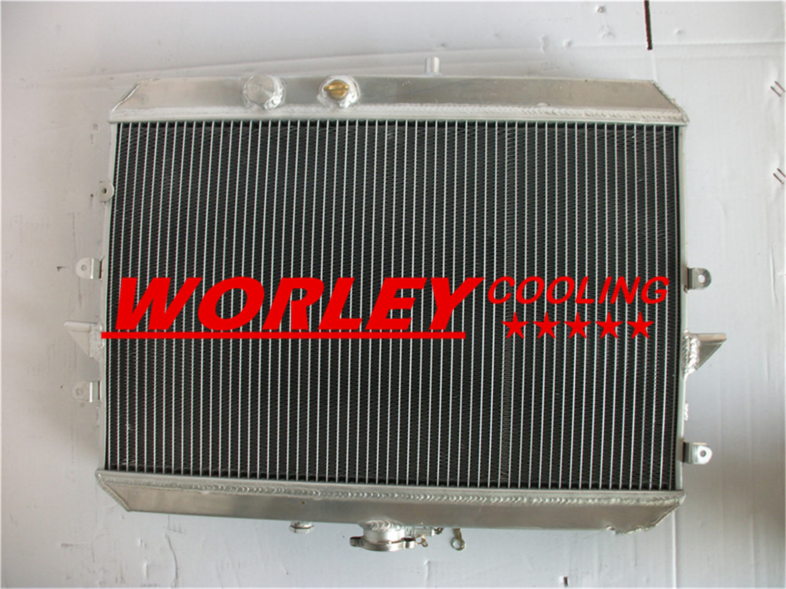 Aluminum radiator for Ford Econovan /Mazda E2000 AT Petrol 84-97 OUTLET LEFTSIDE - Imagen 7 de 10
