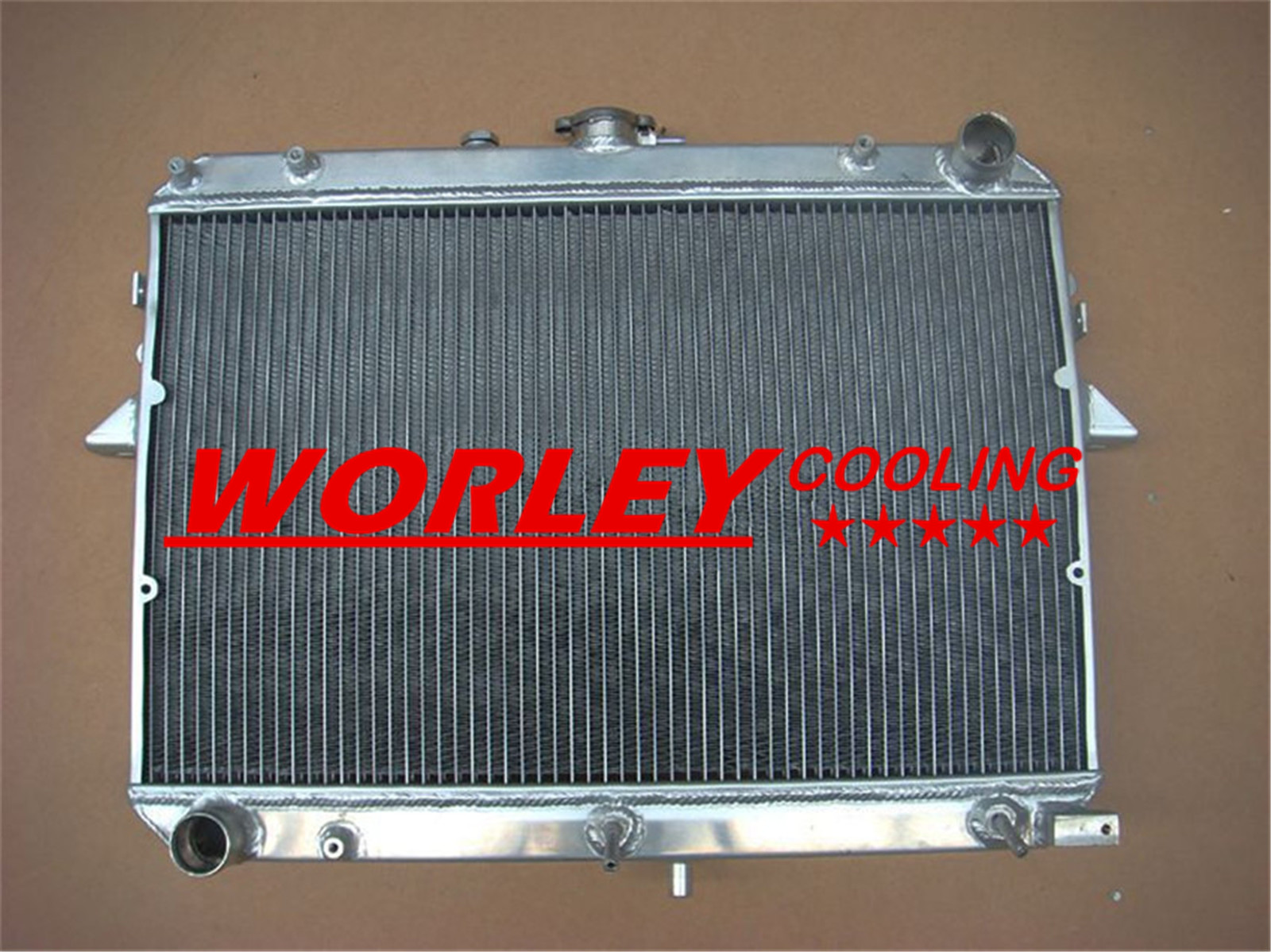 Aluminum radiator for Ford Econovan /Mazda E2000 AT Petrol 84-97 OUTLET LEFTSIDE - Imagen 3 de 10
