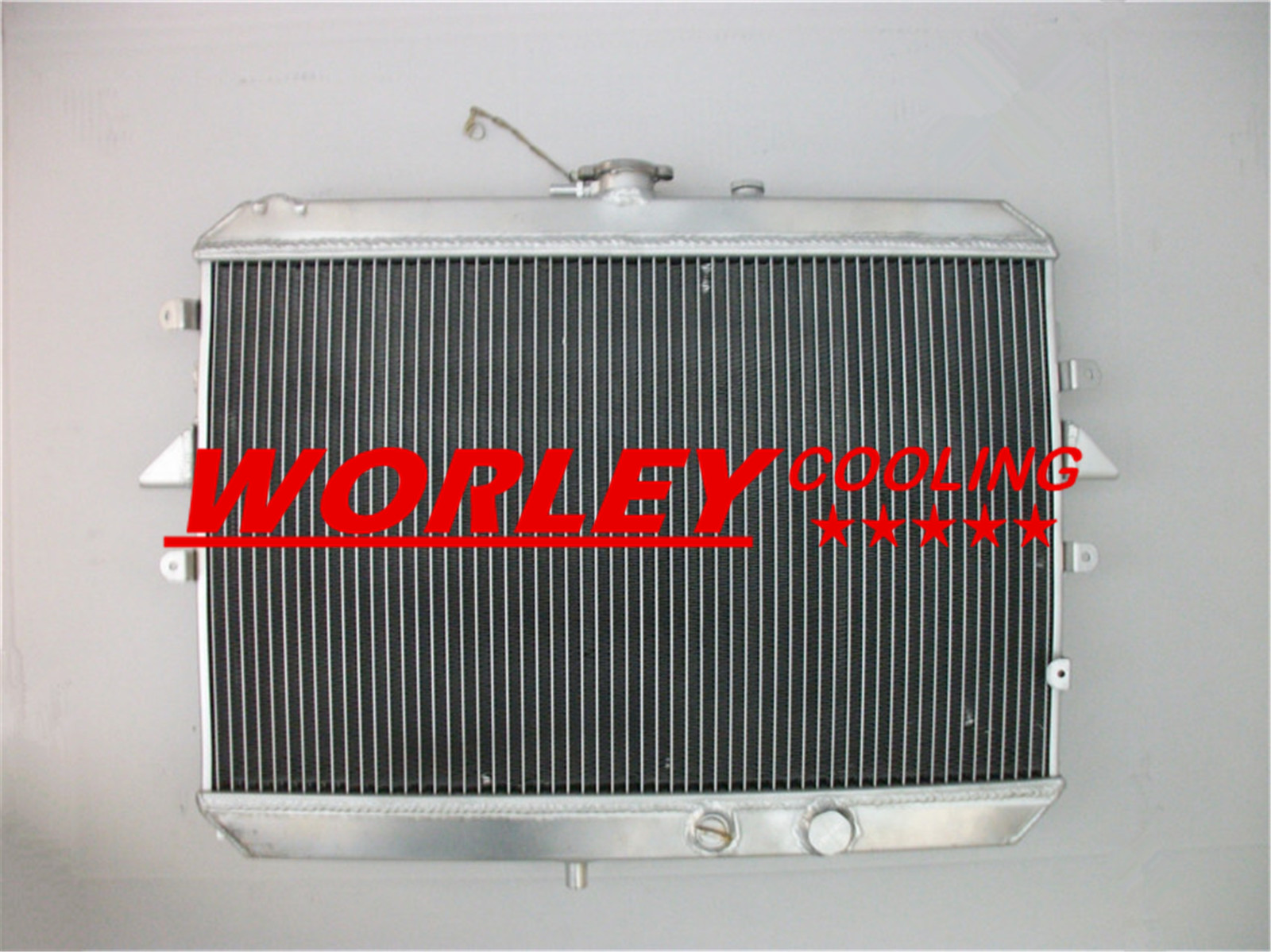 Aluminum radiator for Ford Econovan /Mazda E2000 AT Petrol 84-97 OUTLET LEFTSIDE - Imagen 8 de 10